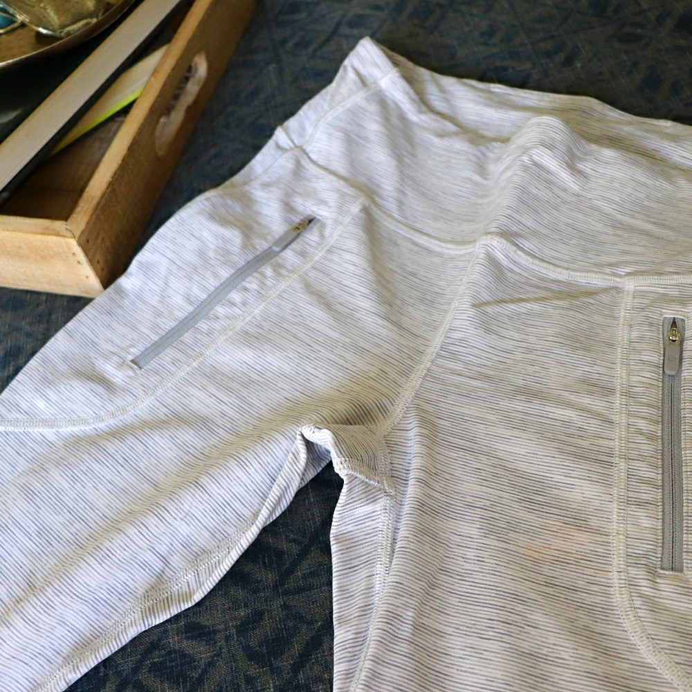 Lululemon leggins gray and white zip pockets